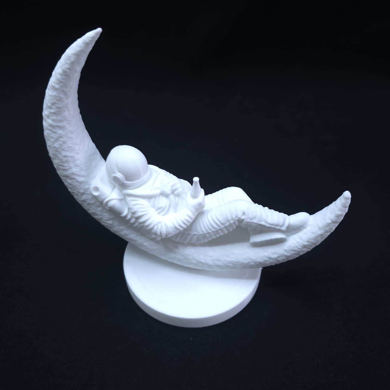 Lunar Dream – Astronauta na Lua Decorativo