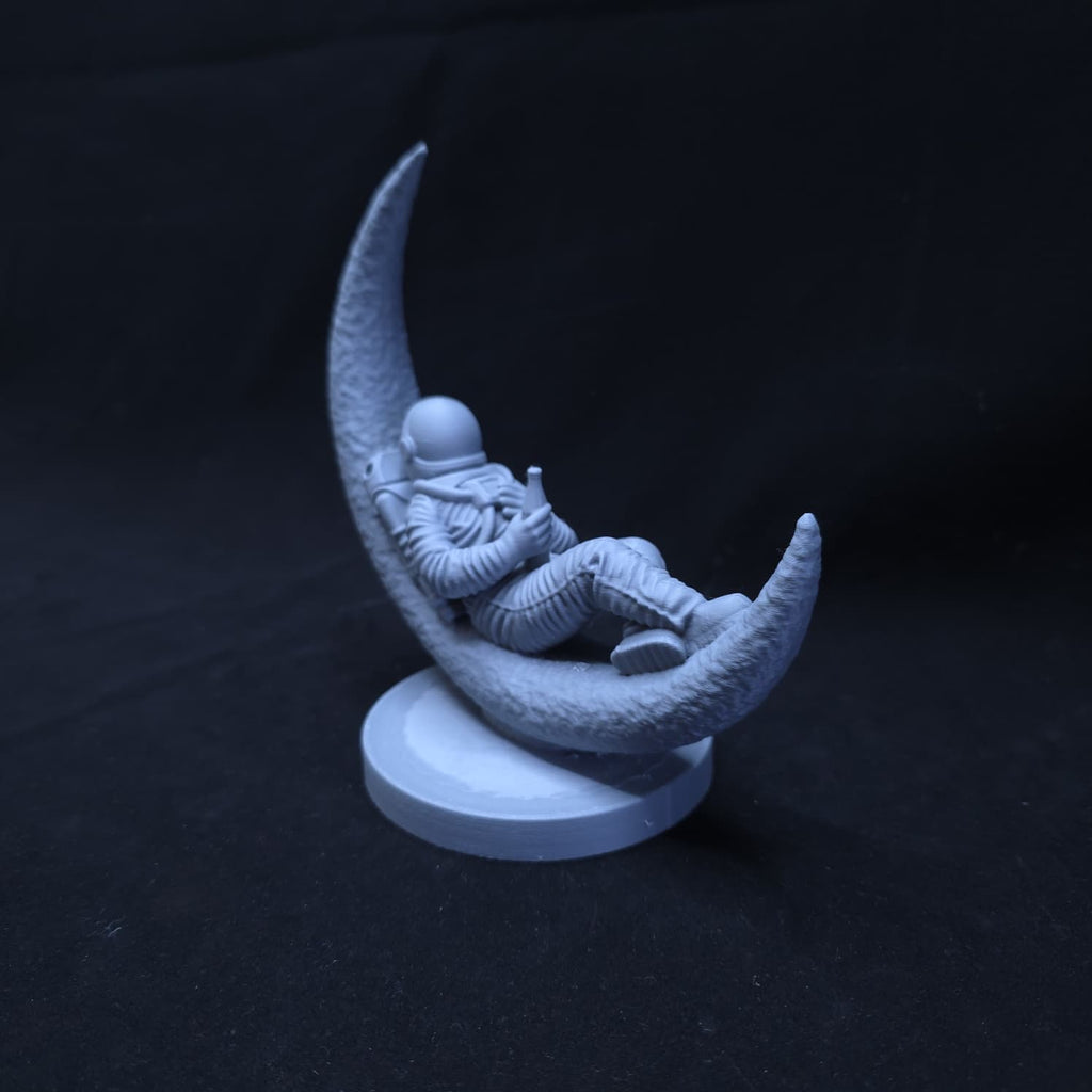 Lunar Dream – Astronauta na Lua Decorativo