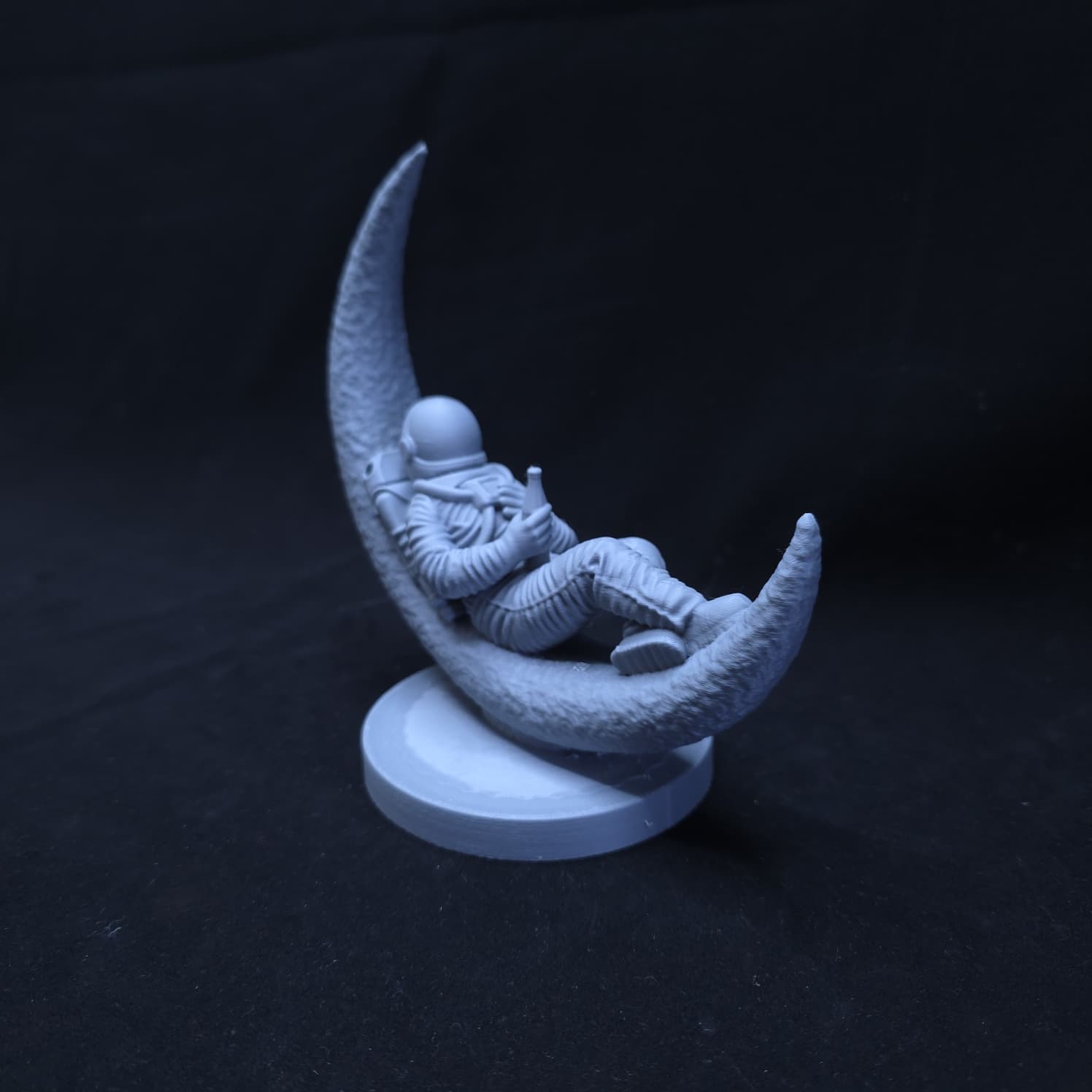 Lunar Dream – Astronauta na Lua Decorativo
