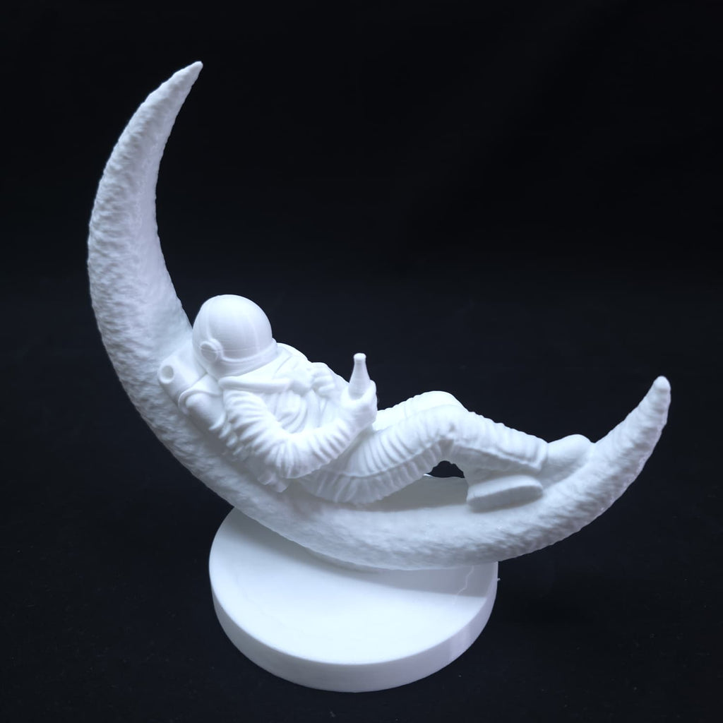 Lunar Dream – Astronauta na Lua Decorativo